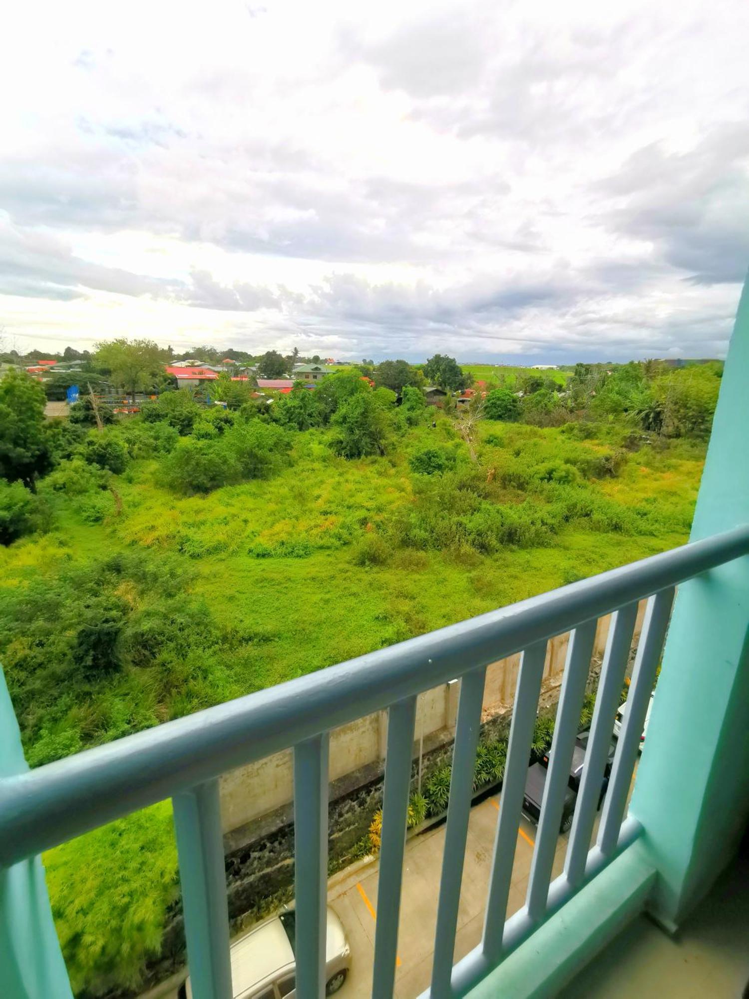 Davao Condo 2Br Pool Wifi Netflix Eksteriør billede